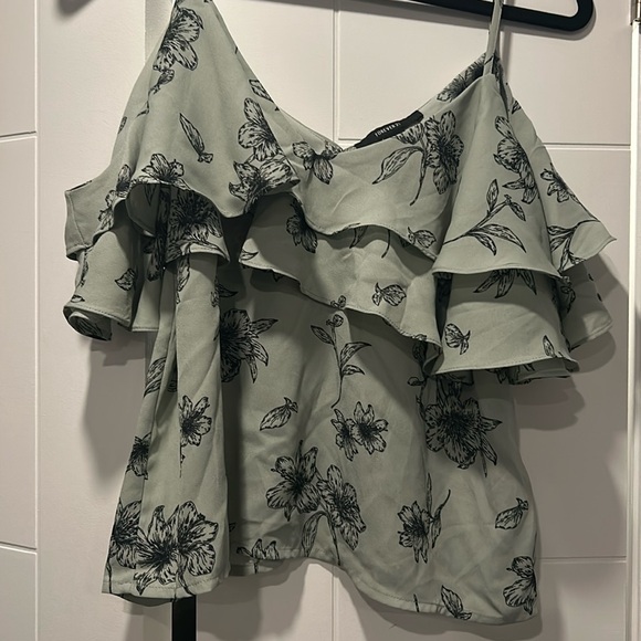 Forever 21 Cold Shoulder Flowy Top Green - Picture 1 of 1